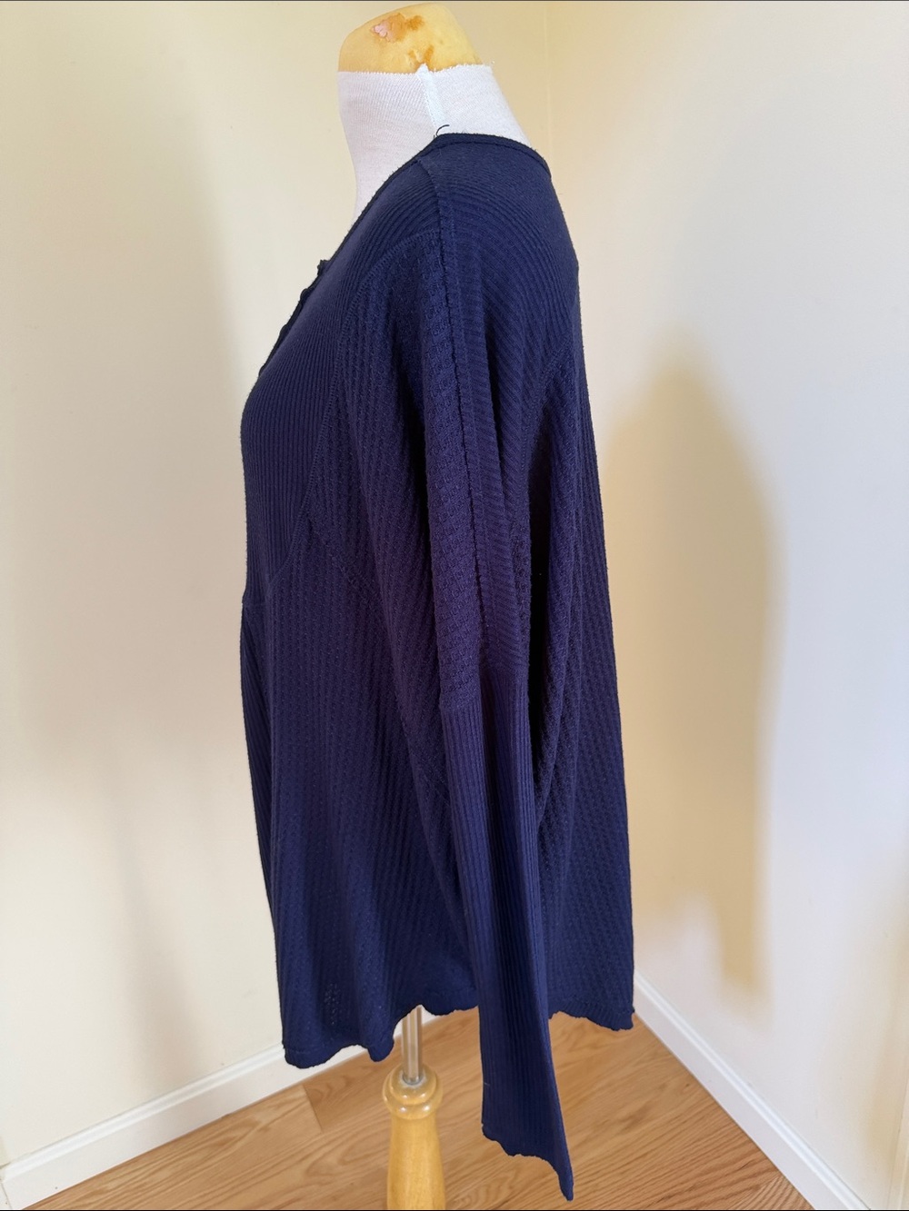 Free People medium loose for Leo henley top . - Picture 4 of 13